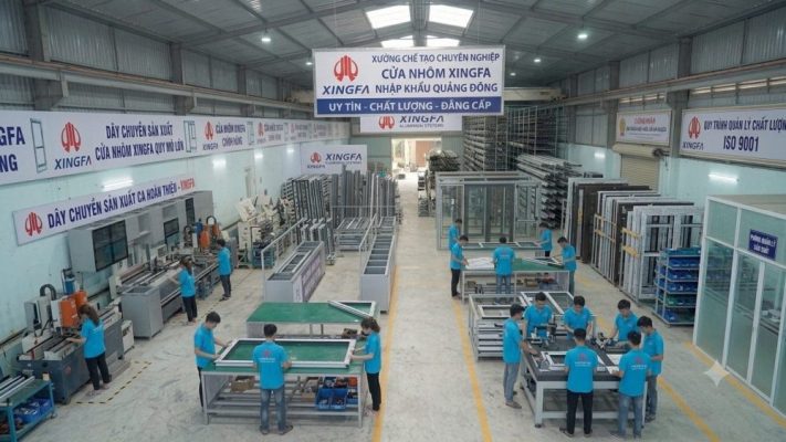 Xưởng sản xuất cửa nhôm Xingfa nhập khẩu Quảng Đông, công nhân lắp ráp khung nhôm