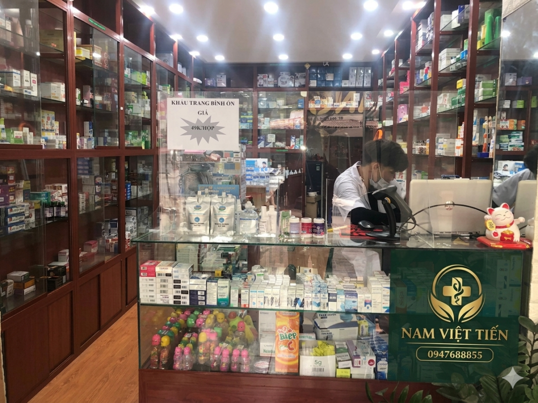tủ bán thuốc nhôm kính hiện đại