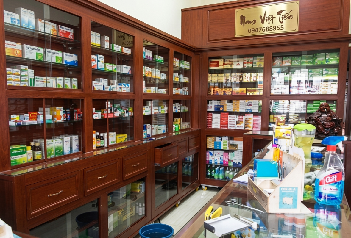 tủ thuốc tây khung nhôm kính cao cấp
