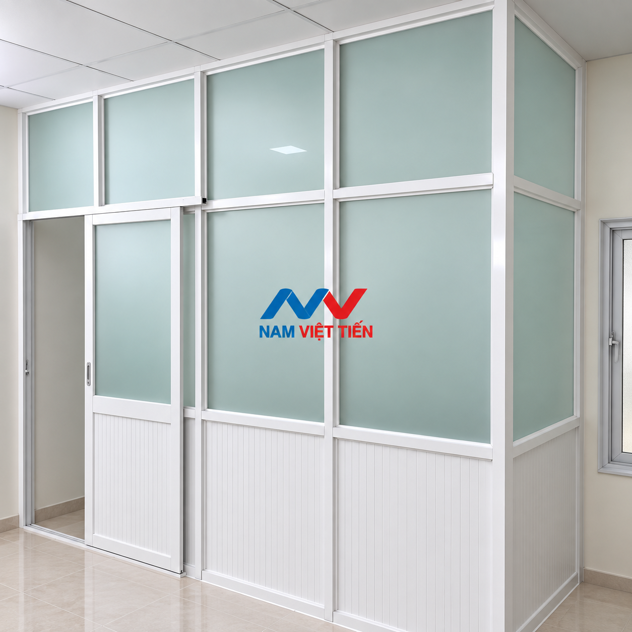 Vách ngăn nhôm kính khung trắng kính xanh nhạt