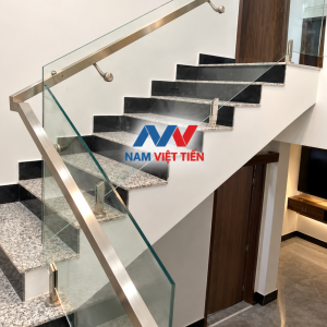 dự toán cầu thang kính tay vịn inox