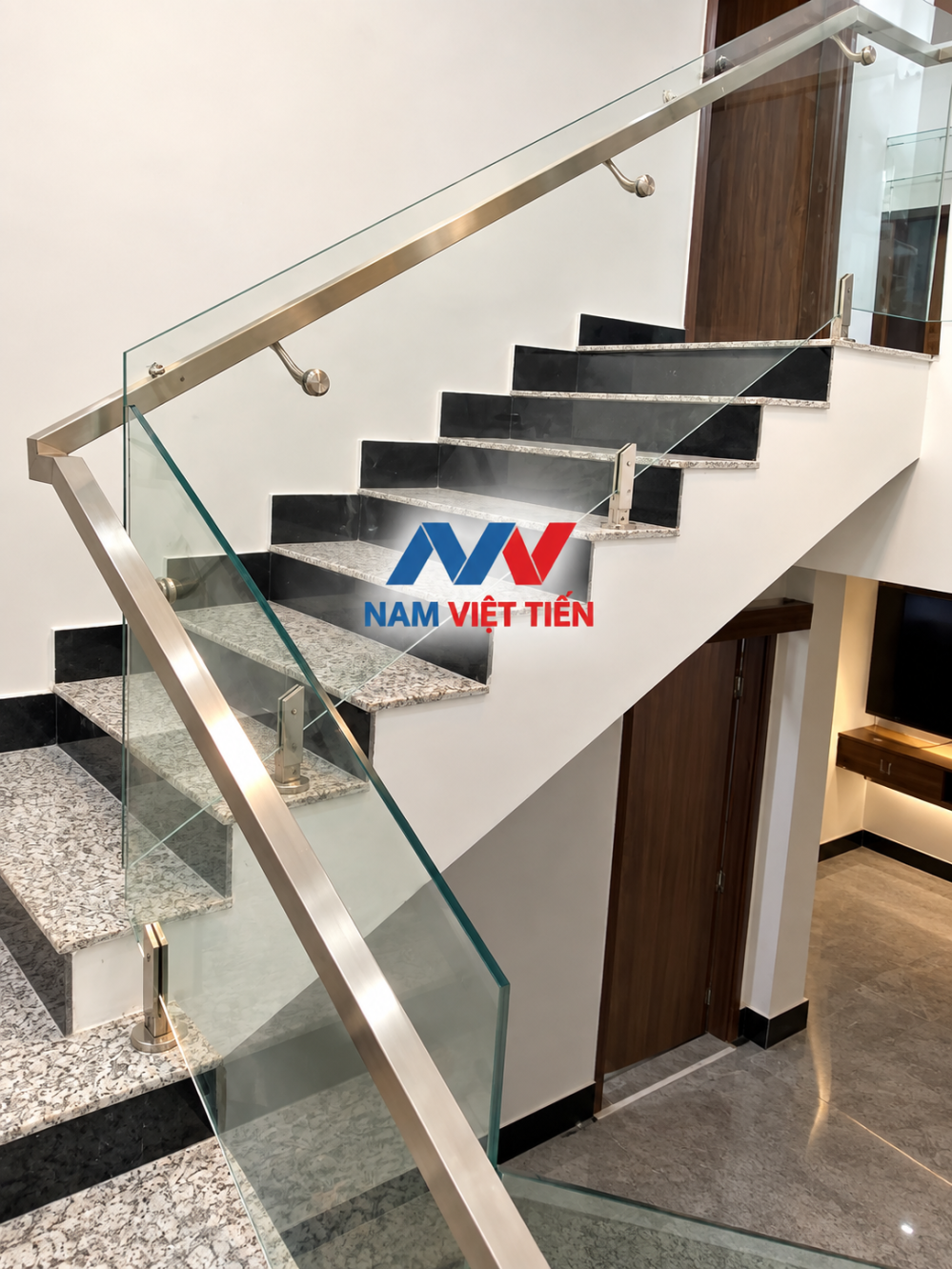 dự toán cầu thang kính tay vịn inox