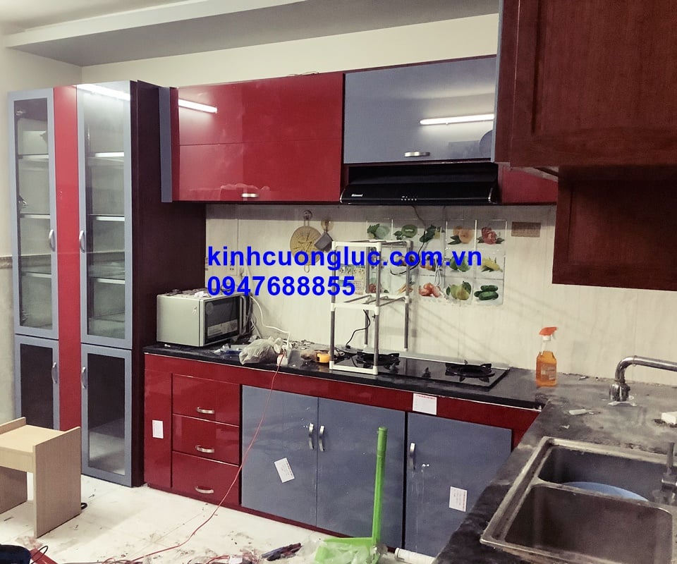 tủ kệ nhôm kính đẹp