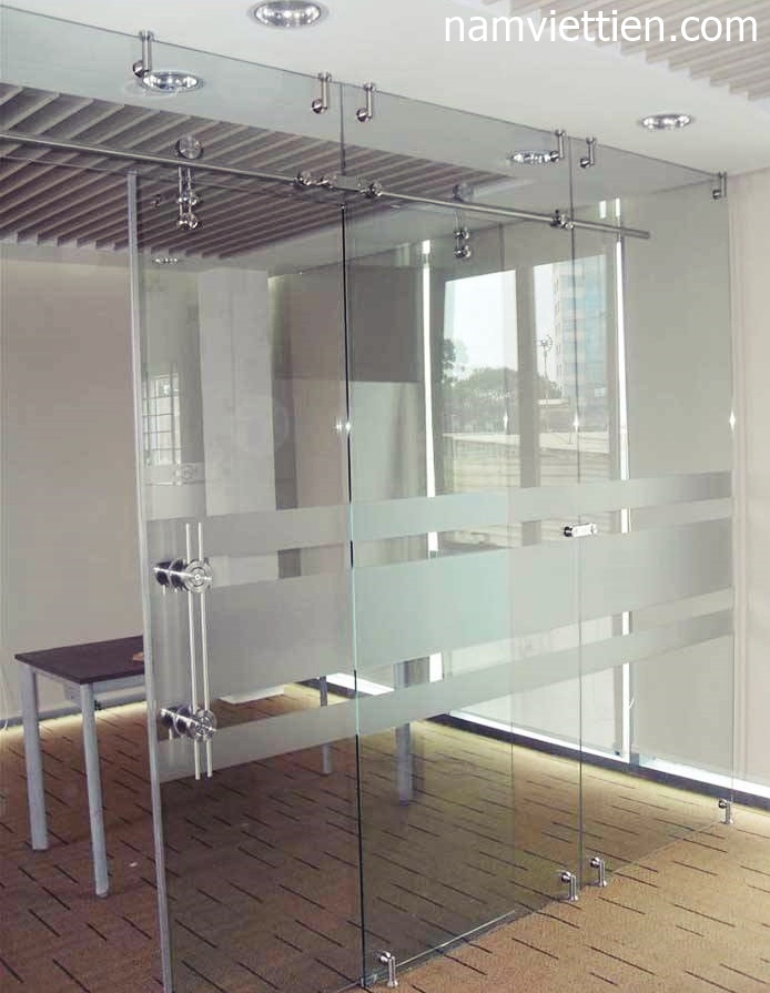 Cửa kính cường lực có an toàn không?