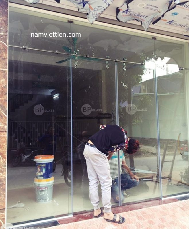 Phụ Kiện Cửa Kính Cường Lực Gồm Những Gì