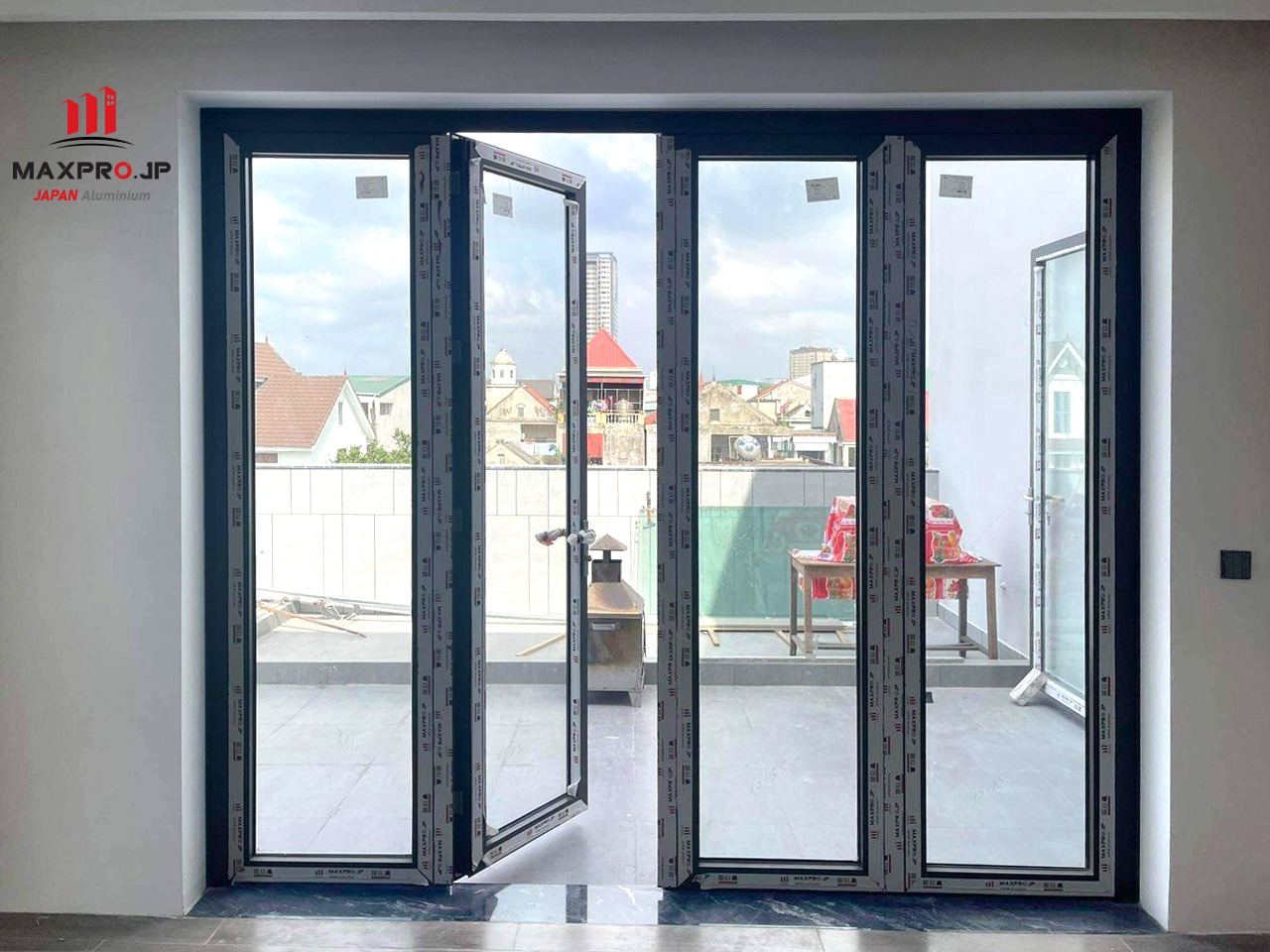 Mẫu cửa nhôm Maxpro khung nhôm chắc chắn bền đẹp