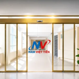 Mẫu cửa kính tự động khung nhôm mạ vàng