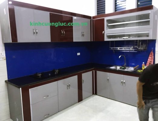 mẫu tủ bếp nhôm kính hiện đại