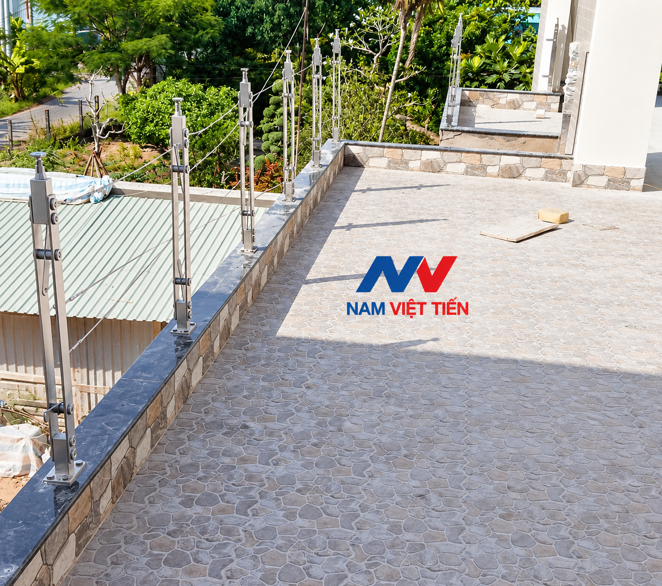 lan can kính nhìn xuyên thấu
