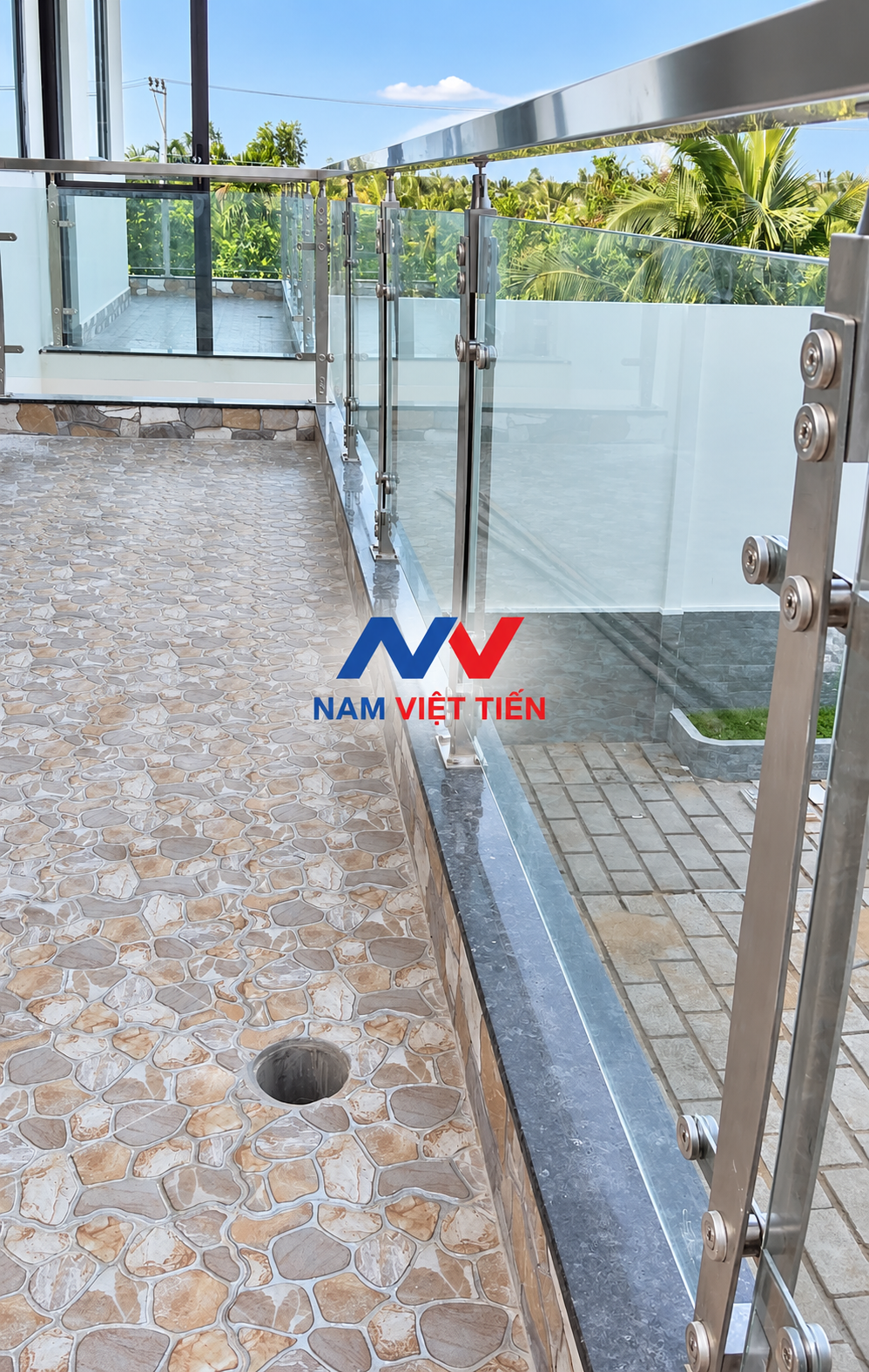 lan can kính tay vịn inox