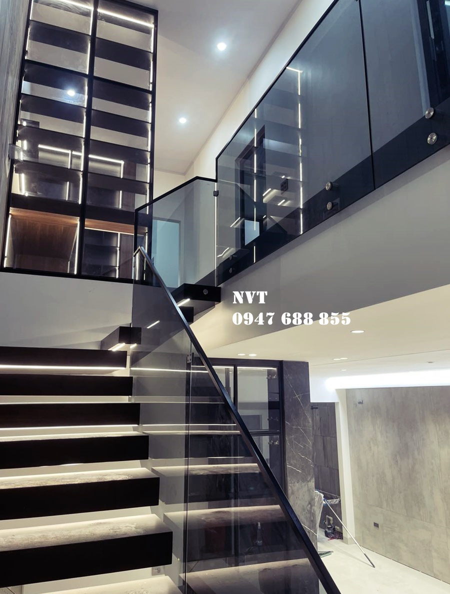 Cầu Thang Kính Tay Vịn Inox