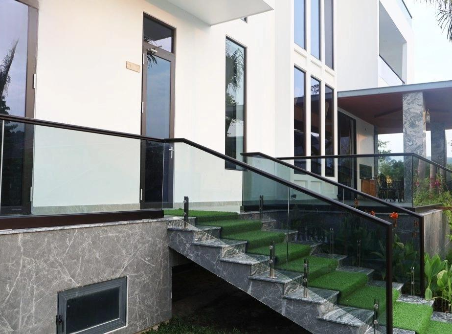 Mẫu Cầu Thang Kính Không Trụ Đẹp