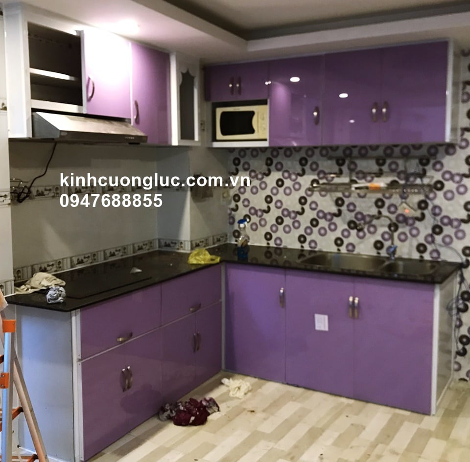 giá làm tủ bếp nhôm kính