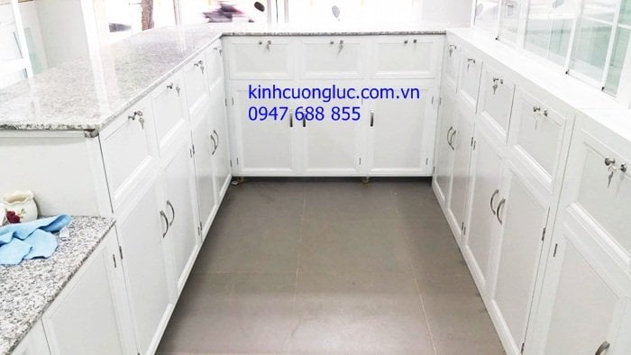 Mẫu quầy thuốc tây nhôm kính đẹp