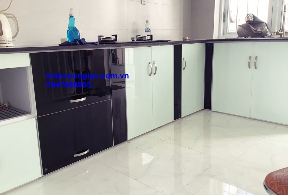 tủ bếp nhôm tĩnh điện