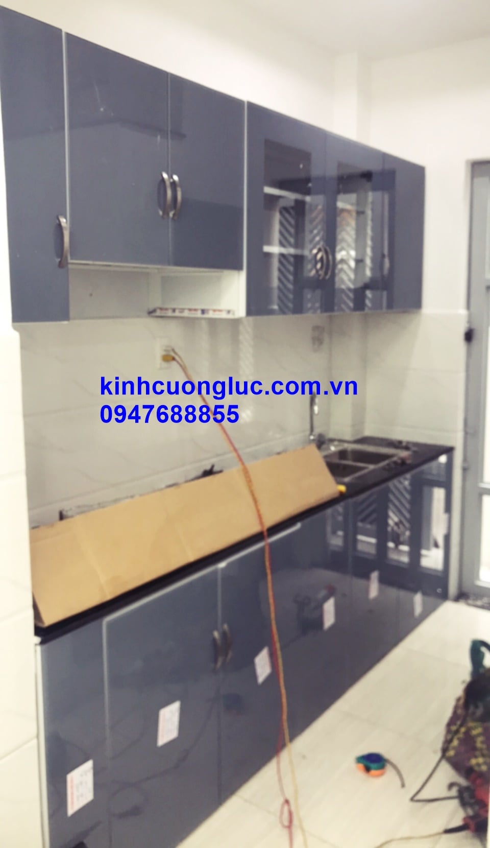 tủ bếp nhôm kính trắng sứ