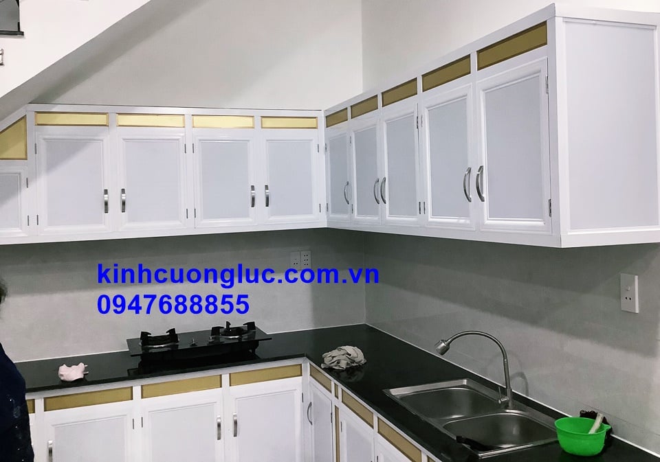 tủ bếp nhôm kính hiện đại