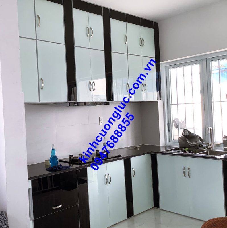 Tủ bếp nhôm kính: