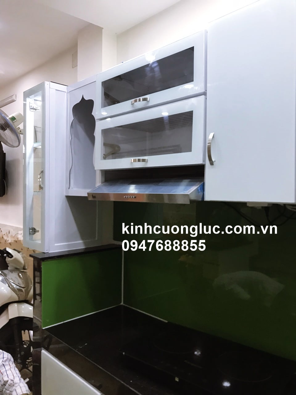 tủ bếp nhôm kính