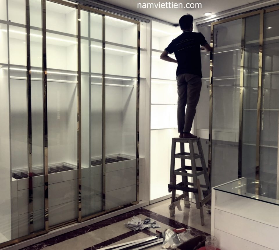 Thi công lắp đặt tủ áo cánh kính thực tế