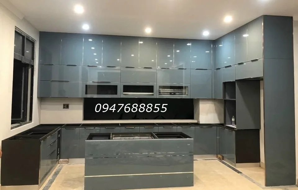 Kiểm tra kỹ chất lượng trước khi nghiệm thu Tủ bếp nhôm kính xám xanh có đảo bếp rộng