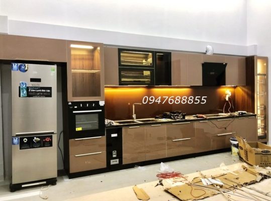 Tủ bếp nhôm kính bao nhiêu tiền 1 mét? Báo giá chi tiết mới nhất