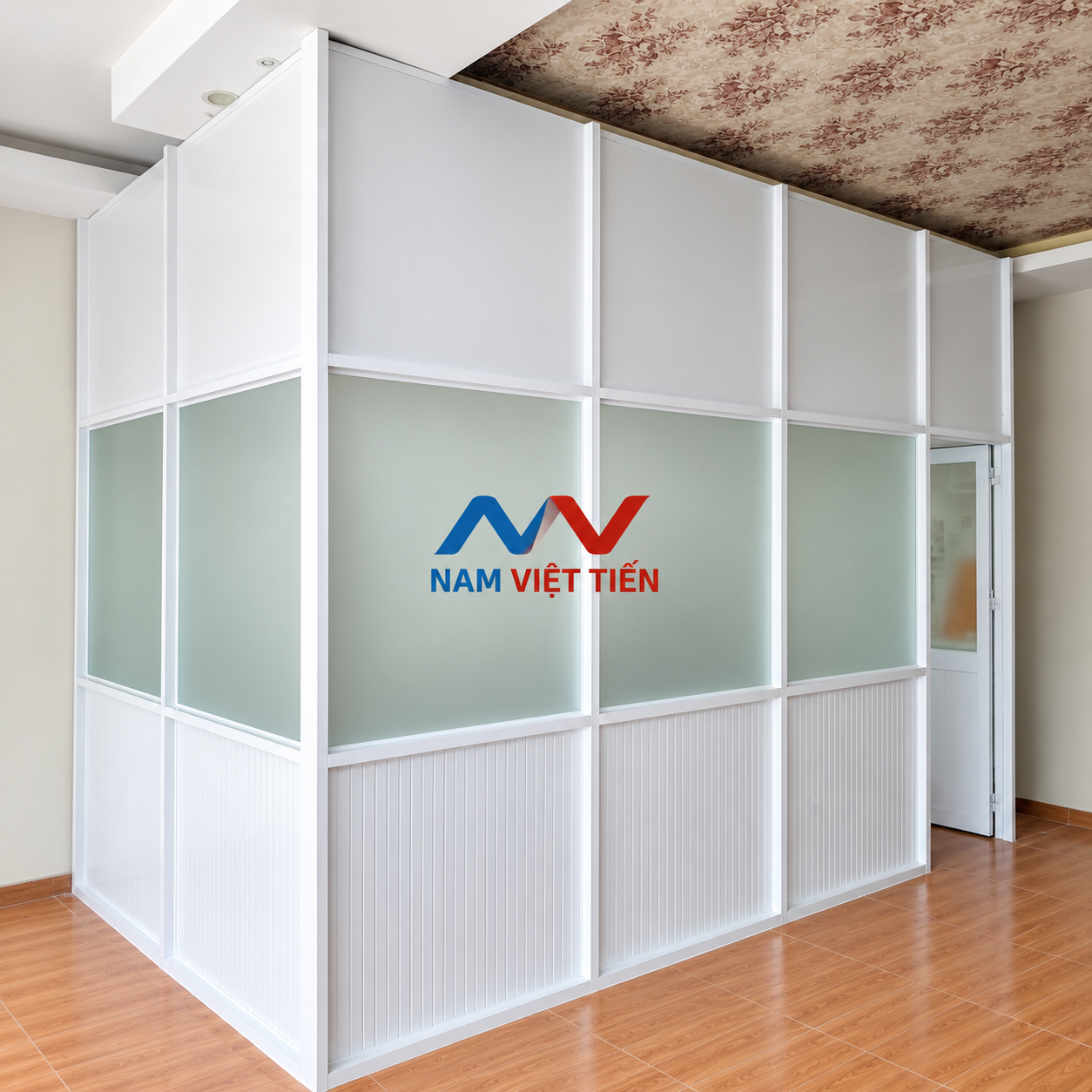Vách ngăn nhôm kính trắng nhà ở Vách ngăn nhôm kính trắng sảnh nhà ở