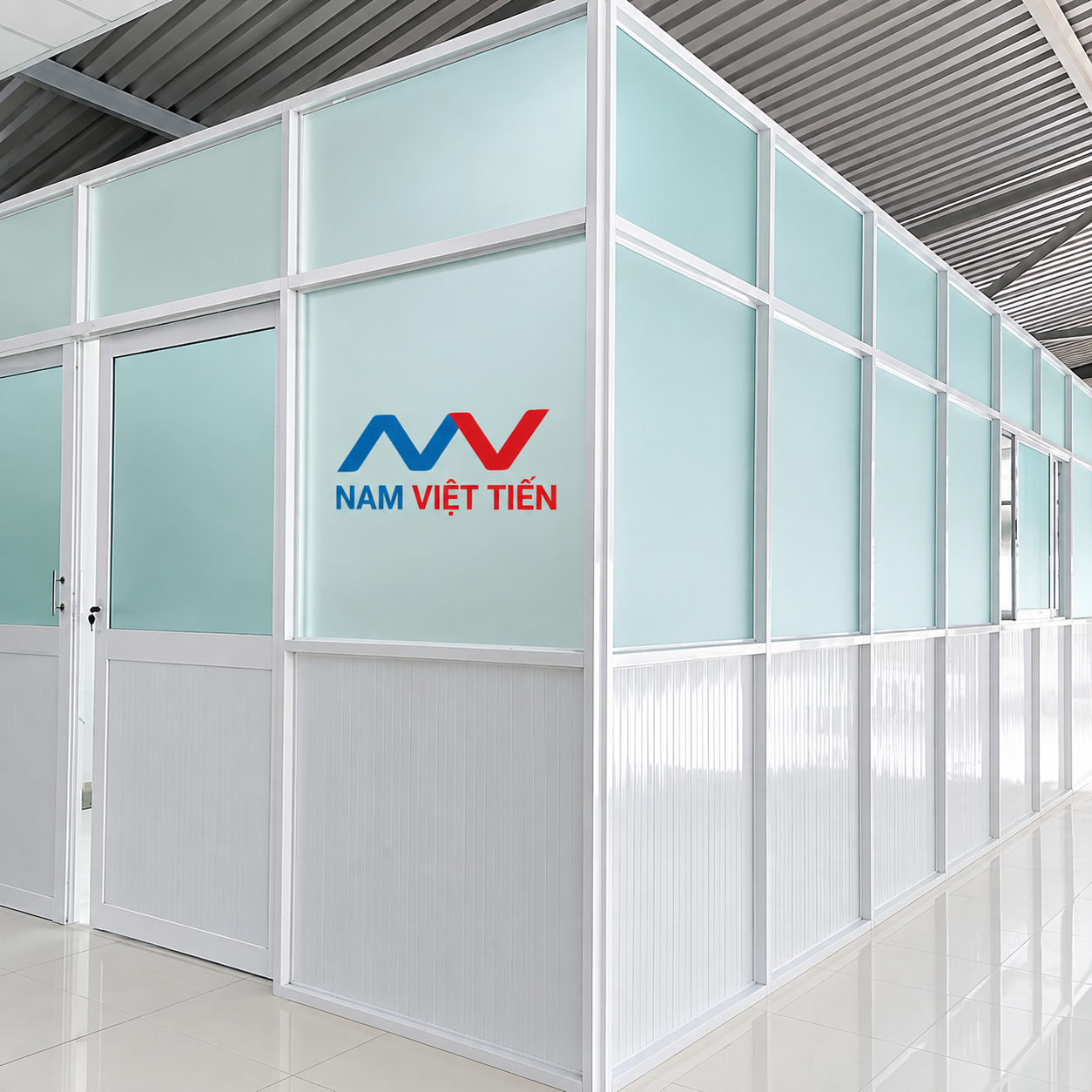 Vách ngăn nhôm kính khung trắng dãy phòng