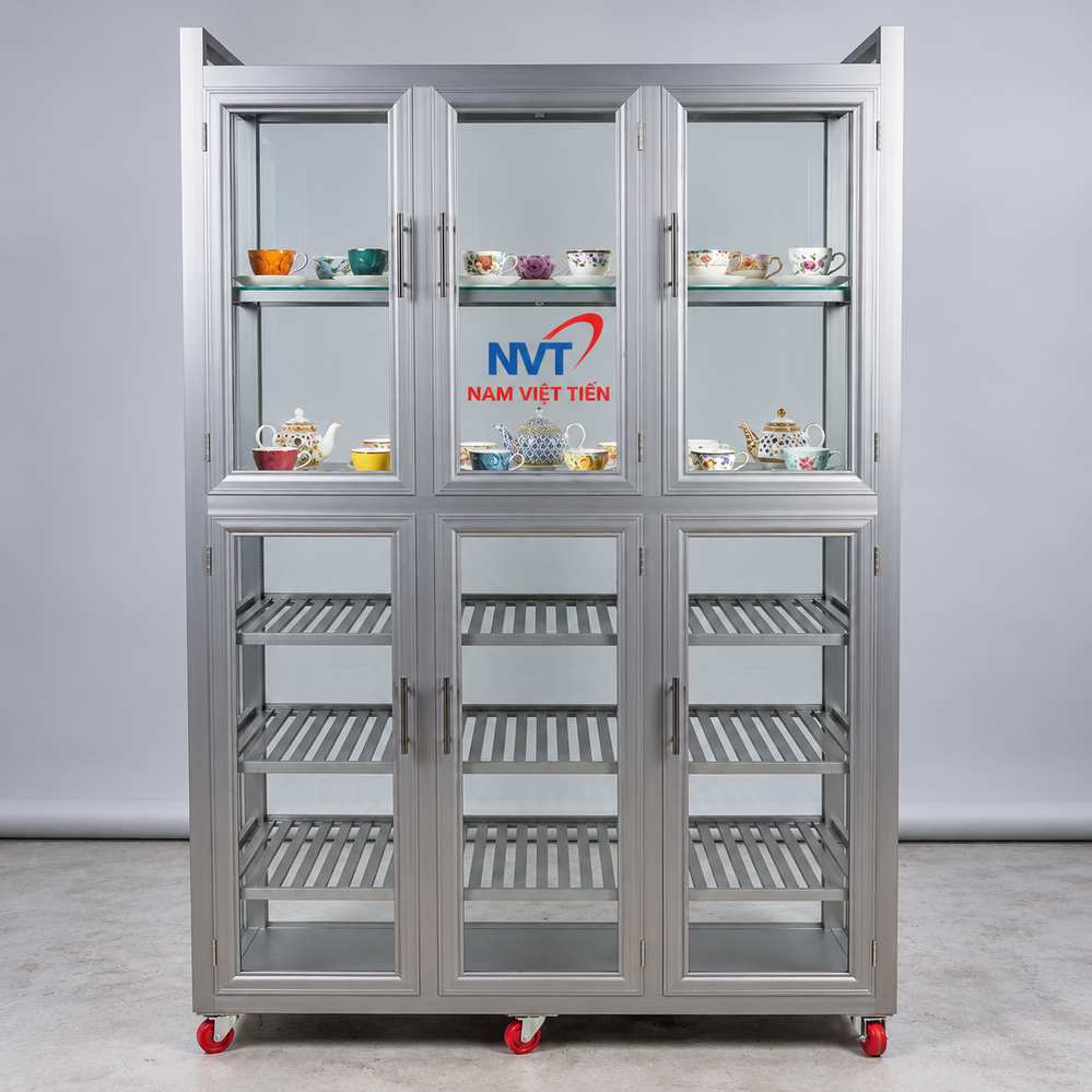 Tủ nhôm kính màu bạc trưng bày bộ ấm chén