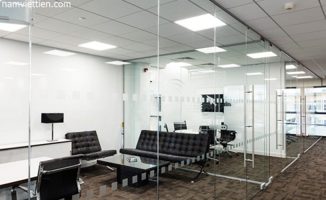 Giá Vách Kính Cường Lực Tại TPHCM