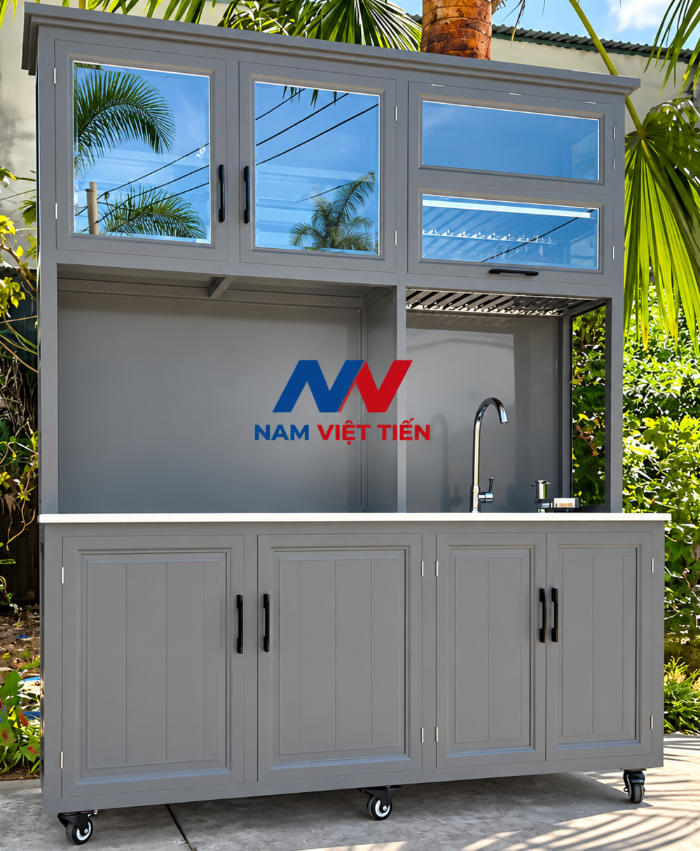 Tủ bếp di động màu xanh rêu có chậu rửa ngoài trời