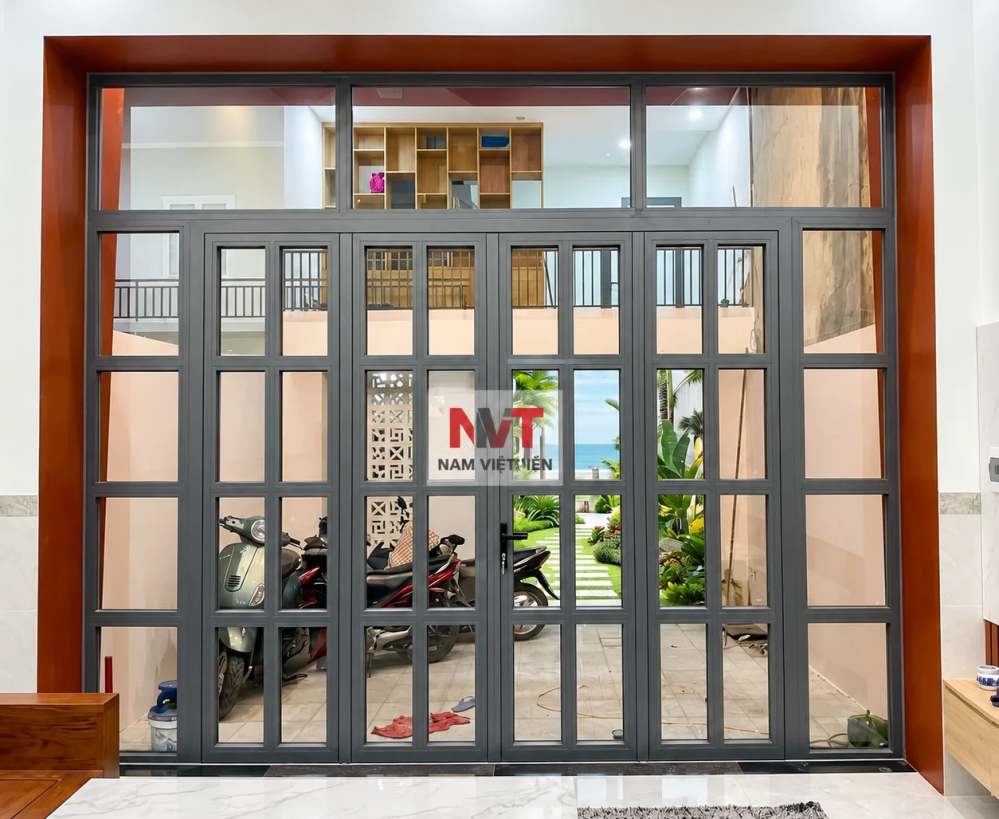 Cửa đi nhôm Xingfa lắp đặt phòng khách