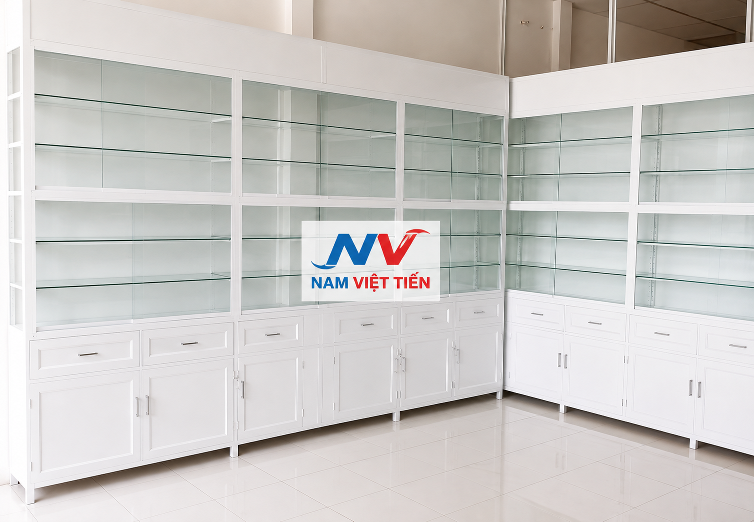 Quầy kính trưng bày mỹ phẩm cửa hàng