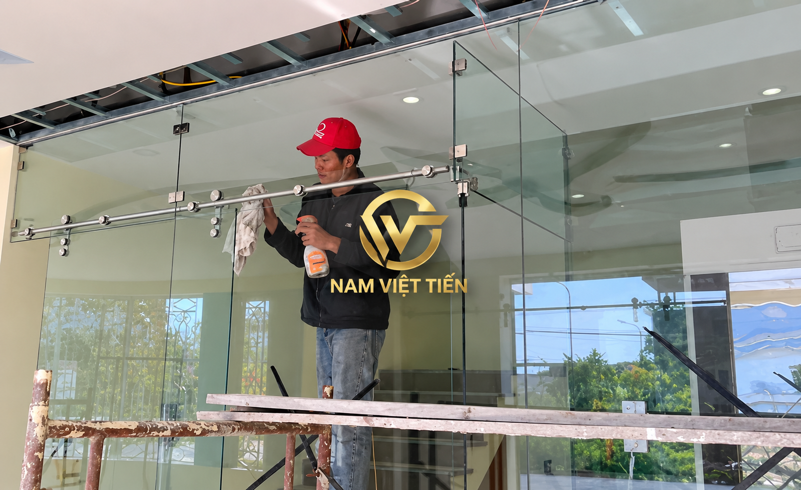 Kiểm tra cửa lùa kính bị kẹt nặng