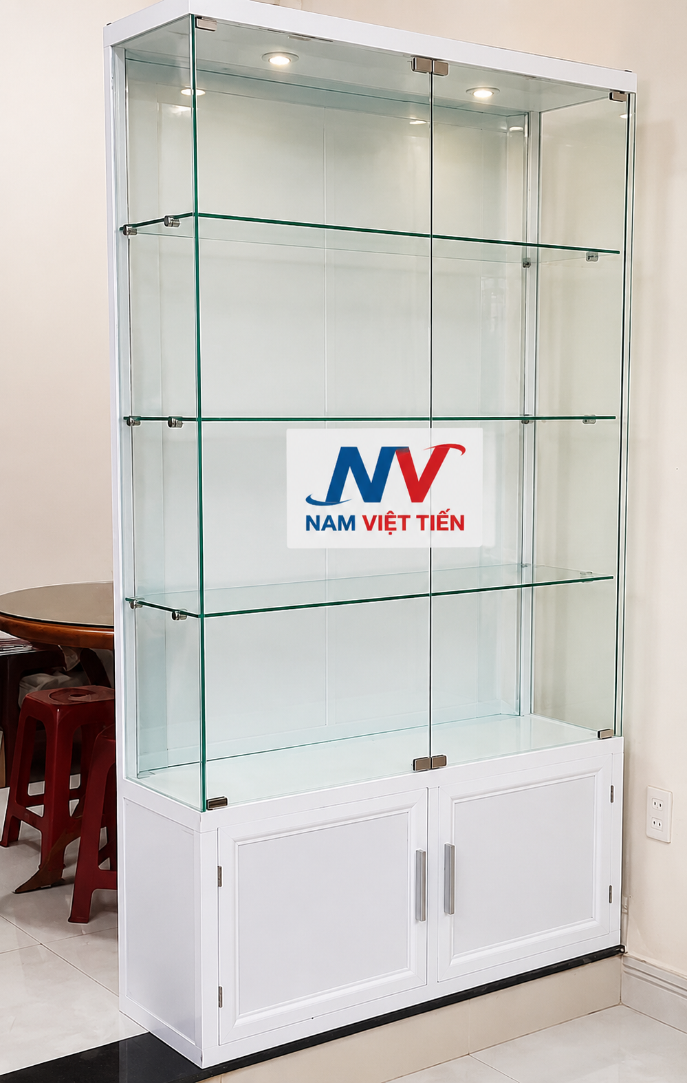 Thi công tủ trưng bày mỹ phẩm thực tế